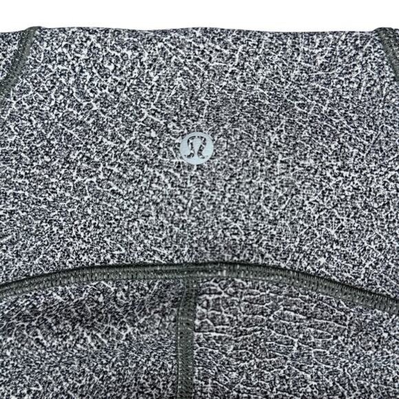 LULULEMON Train Times Crop 17" Size 6 Fractal Alpine White Black - Picture 7 of 9